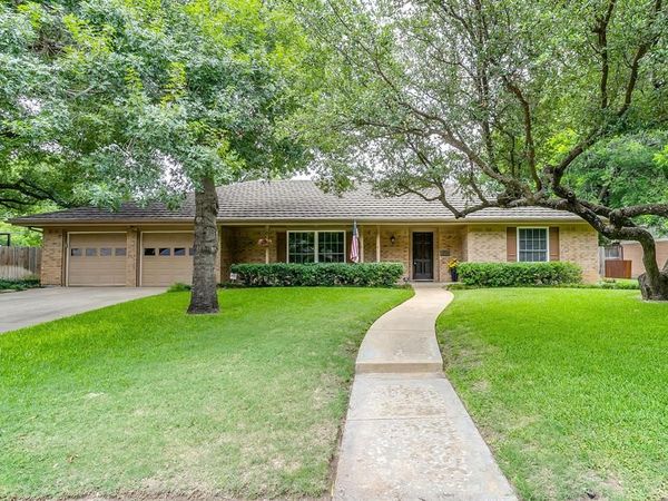 8520 Marys Creek Drive, Benbrook, TX 76116