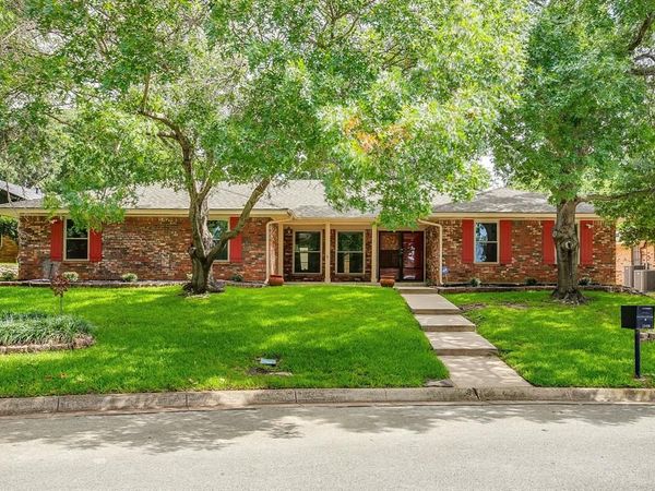 1800 Briarcrest Lane, Arlington, TX 76012