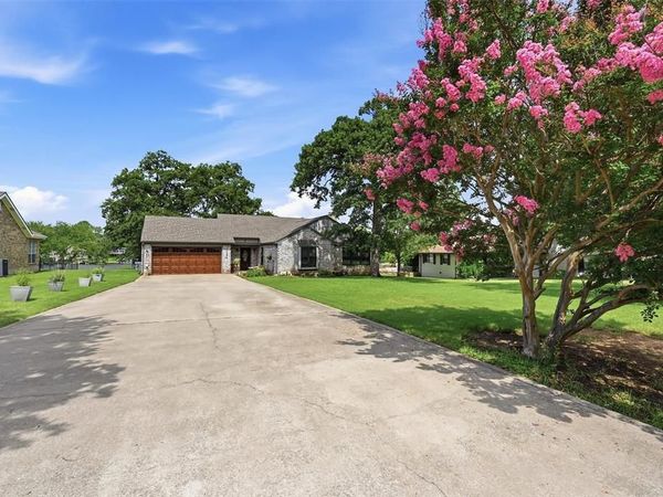 1344 Kiowa Drive E, Lake Kiowa, TX 76240