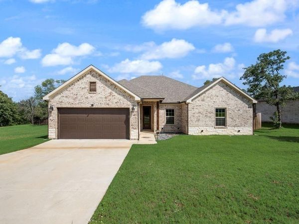 836 Haynie Drive, Runaway Bay, TX 76426