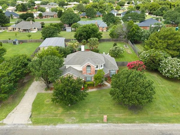 1110 Hampshire Drive, Waxahachie, TX 75165