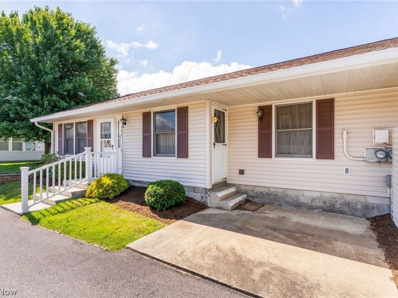 942 Canterbury Lane, Salem, OH 44460 Photo 2