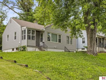7027 N 33rd Street, Omaha, NE 68112