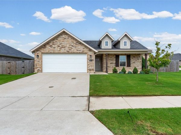 889 Fair Oaks Street , Tontitown, AR 72762