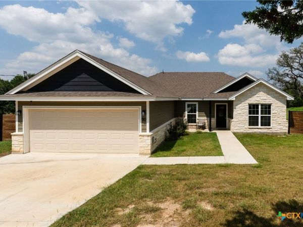 1110 County Road 1045 , Lampasas, TX 76550