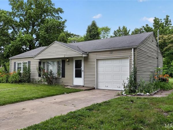 1565 Lakeside Lane , St Louis, MO 63138