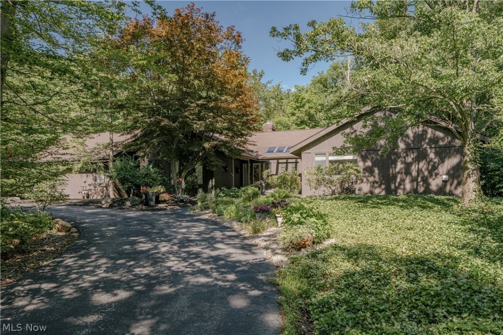 8 Louis Drive, Pepper Pike, OH 44124 Main Photo