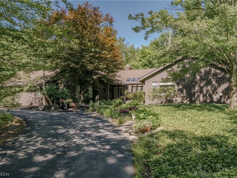 8 Louis Drive, Pepper Pike, OH 44124 Photo 1