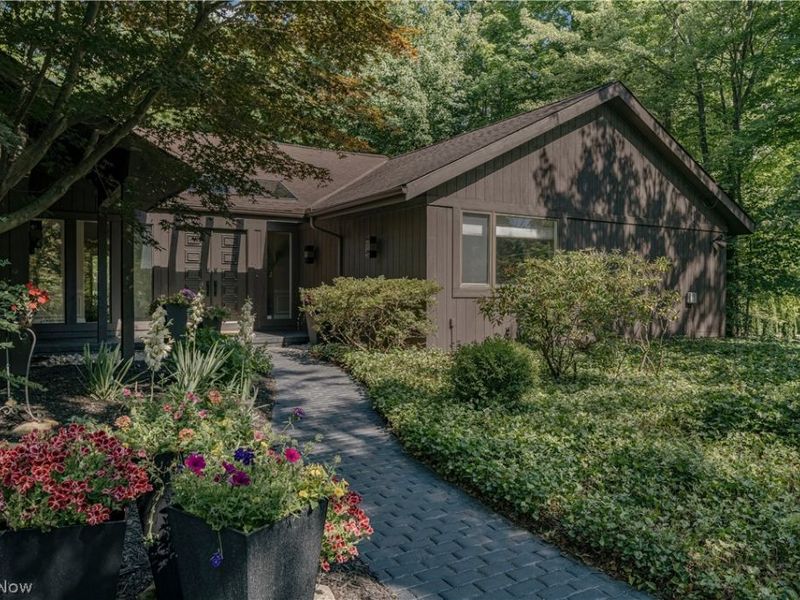 8 Louis Drive, Pepper Pike, OH 44124 Photo 2