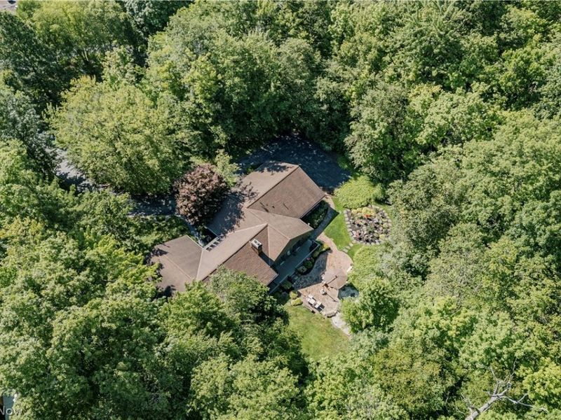 8 Louis Drive, Pepper Pike, OH 44124 Photo 5