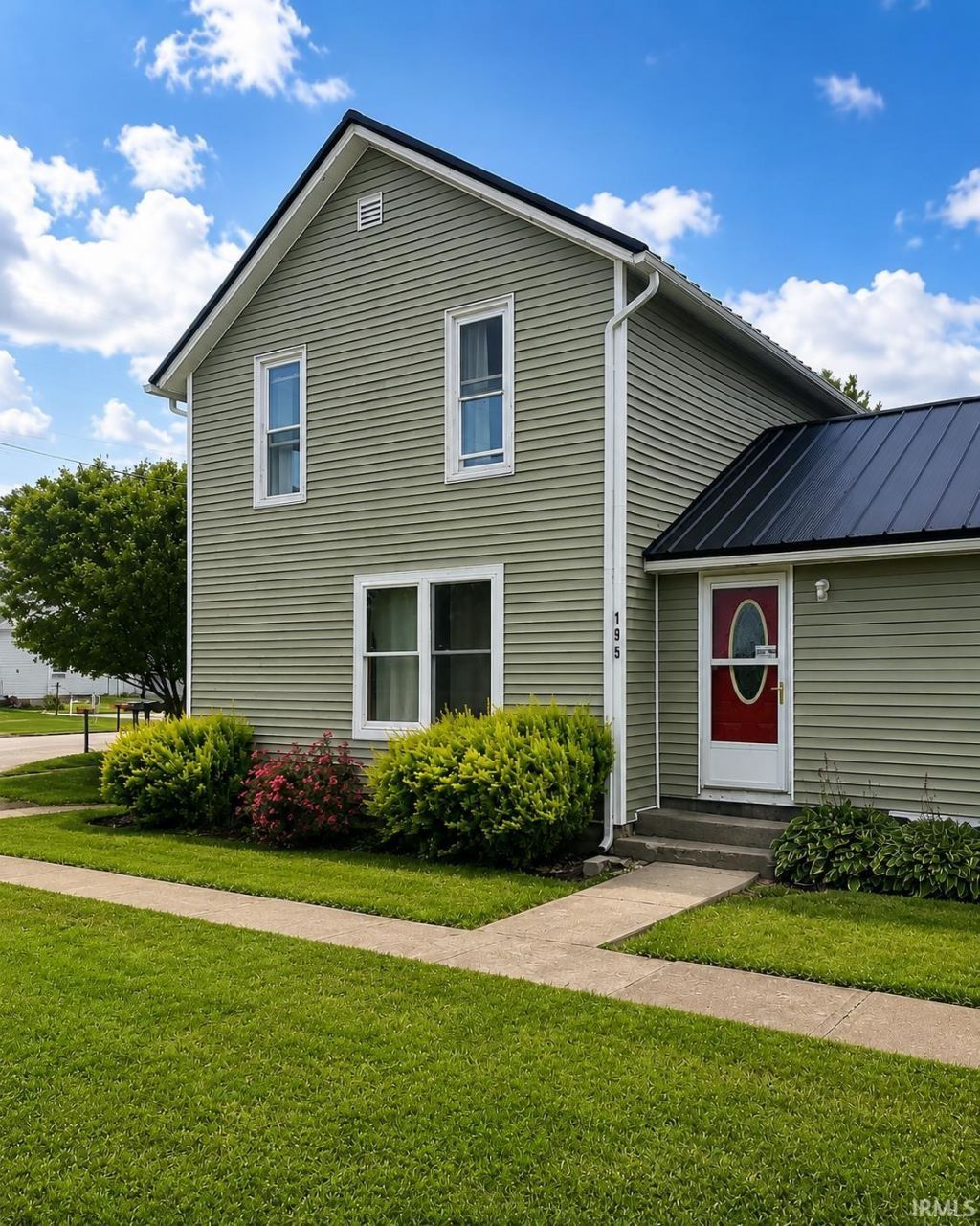 195 E Chestnut Street, Waterloo, IN 46793 Main Photo