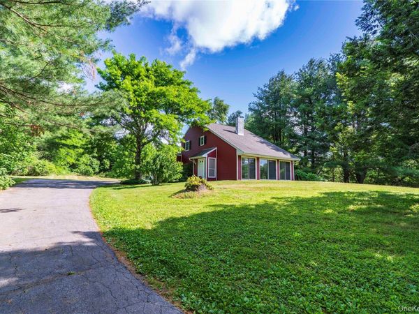 27 Goldfinch Drive , Salt Point, NY 12578