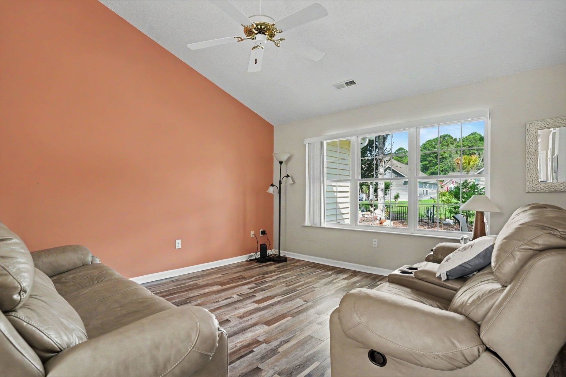 1465 Berkshire Ct. Photo 10