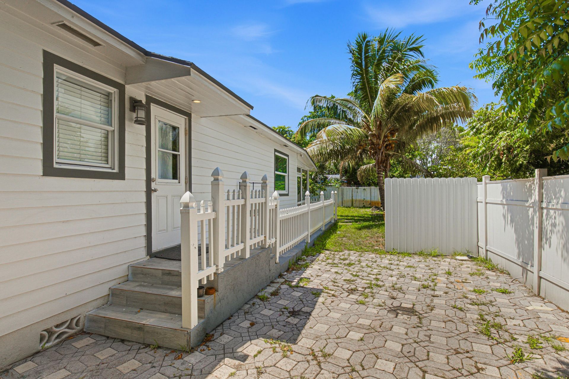 422 49th Street, West Palm Beach, FL 33407 Photo