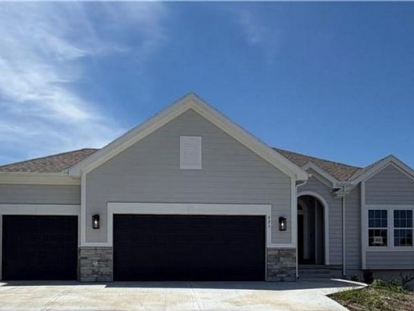 623 E 13th Street, Kearney, MO 64060