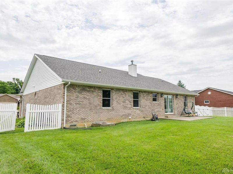 129 Honeysuckle Way, Eaton, OH 45320 Photo 10