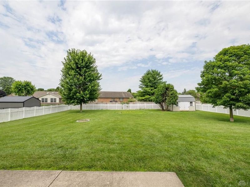 129 Honeysuckle Way, Eaton, OH 45320 Photo 14