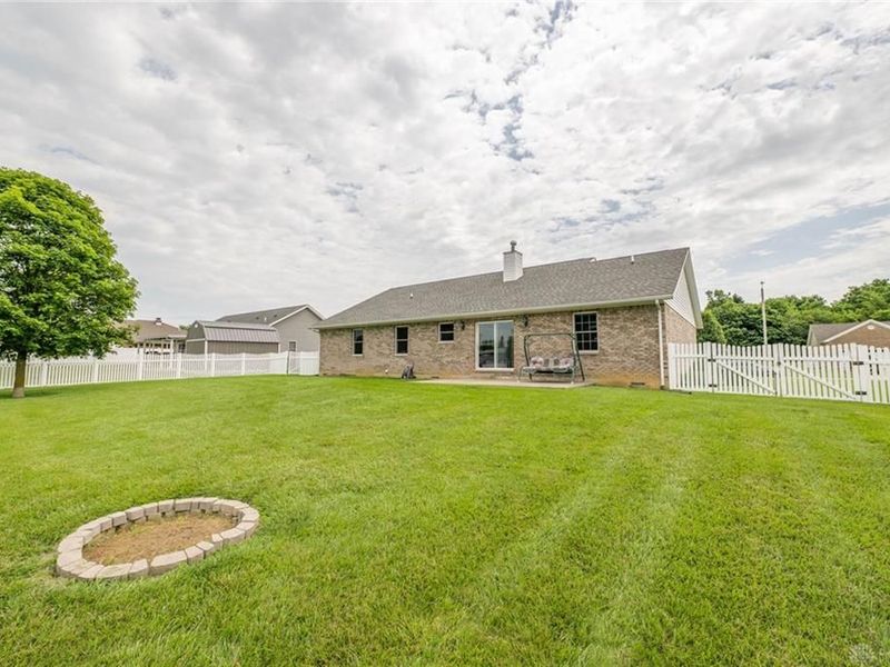 129 Honeysuckle Way, Eaton, OH 45320 Photo 15