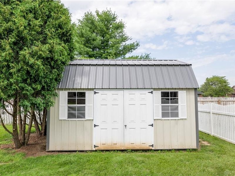 129 Honeysuckle Way, Eaton, OH 45320 Photo 16