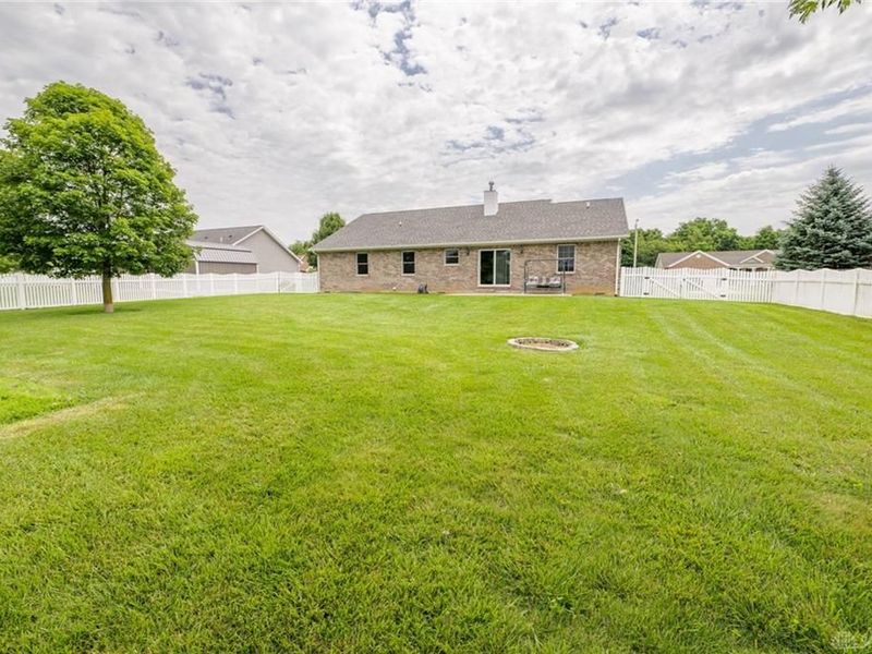 129 Honeysuckle Way, Eaton, OH 45320 Photo 18