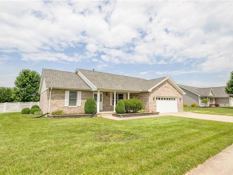 129 Honeysuckle Way, Eaton, OH 45320 Photo 3