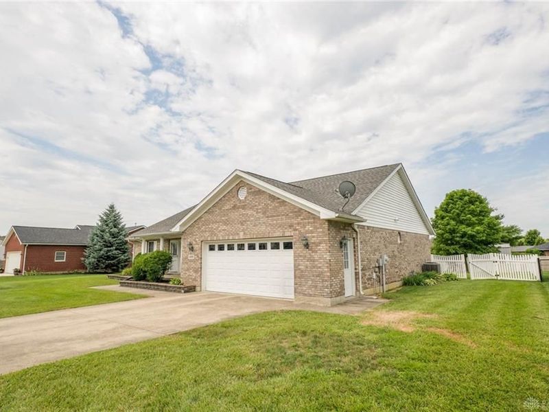 129 Honeysuckle Way, Eaton, OH 45320 Photo 7