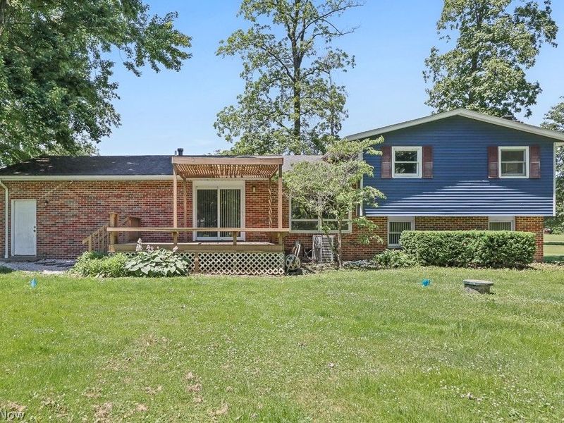 6000 Oakhill Avenue NE, Alliance, OH 44601 Photo 2