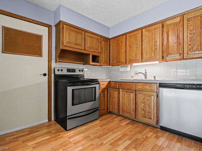 6000 Oakhill Avenue NE, Alliance, OH 44601 Photo 8