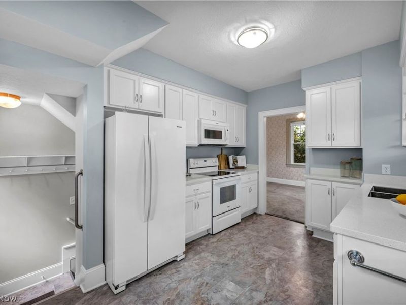 605 Saint Leger Avenue, Akron, OH 44305 Photo 11