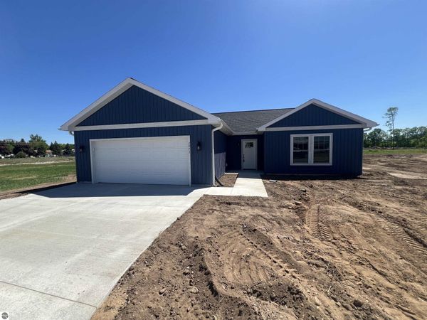 2073 Cottonwood Avenue, Grawn, MI 49637