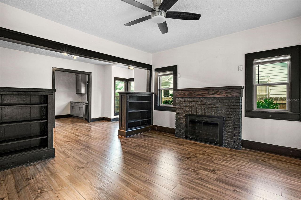 2111 Burlington Avenue N, Saint Petersburg, FL 33713 Photo