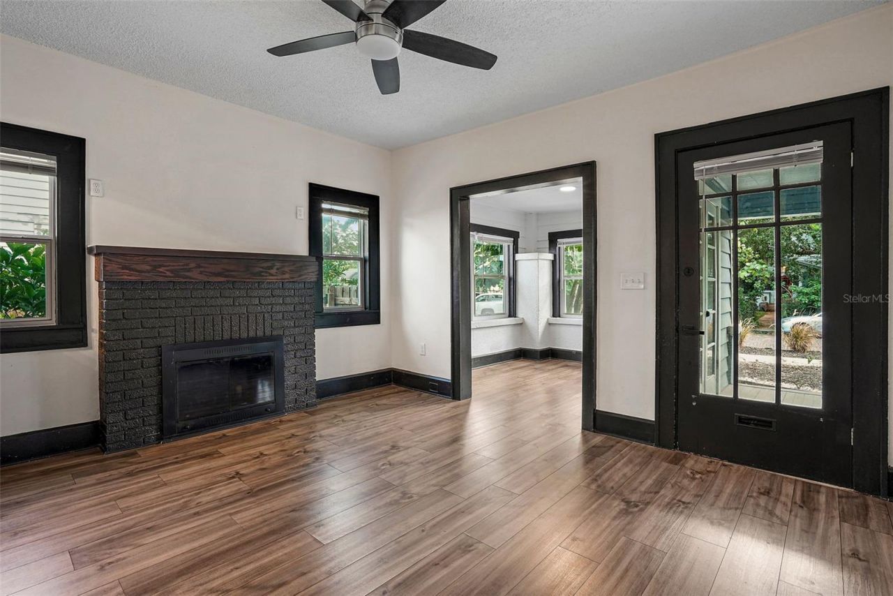 2111 Burlington Avenue N, Saint Petersburg, FL 33713 Photo