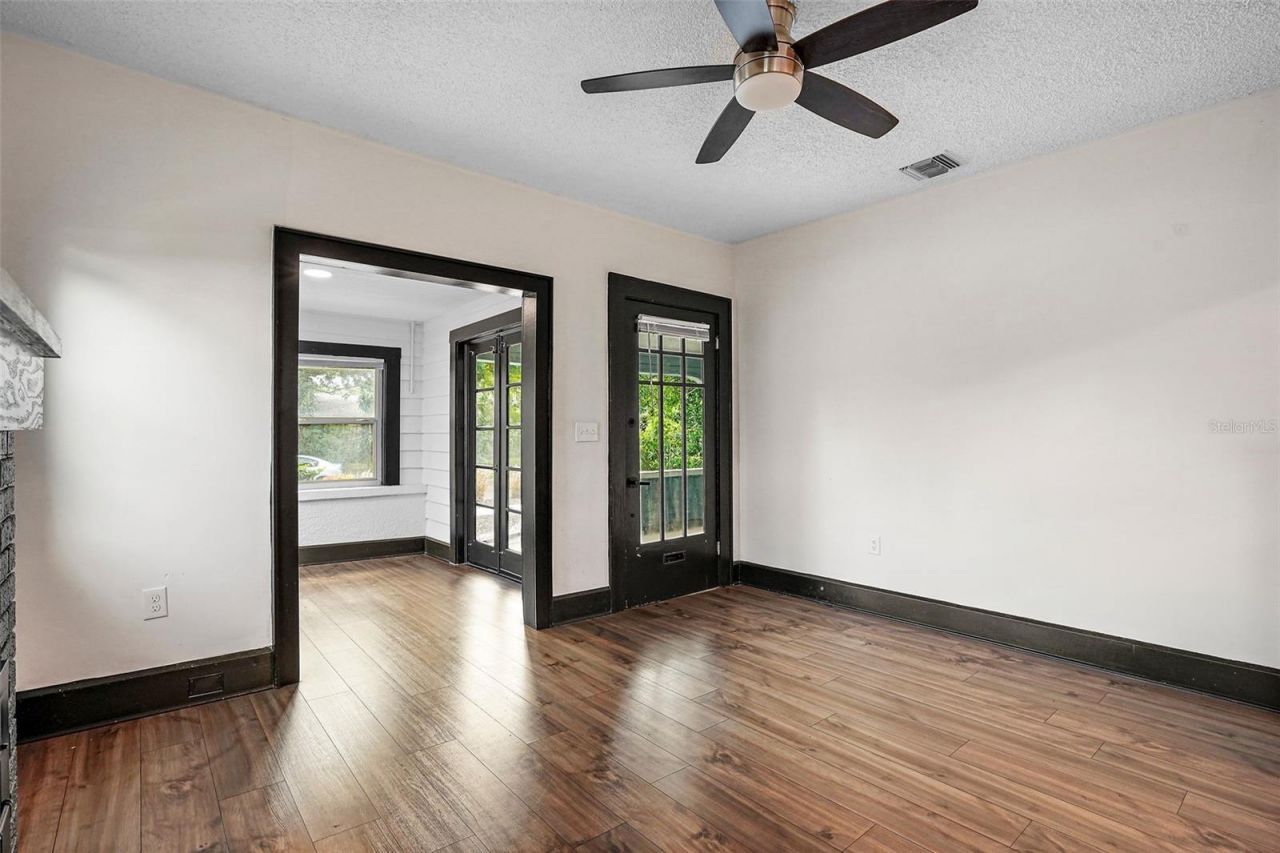 2111 Burlington Avenue N, Saint Petersburg, FL 33713 Photo