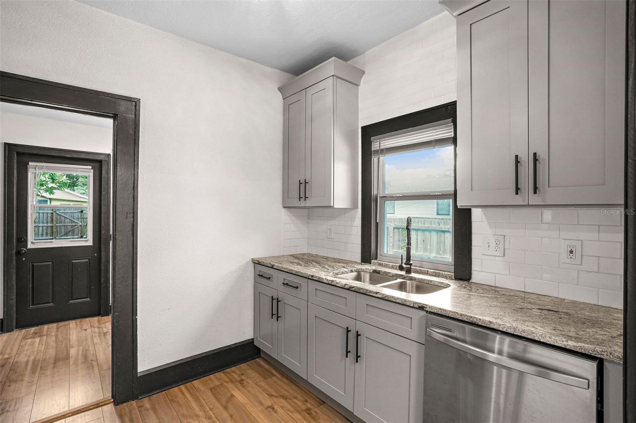 2111 Burlington Avenue N, Saint Petersburg, FL 33713 Photo