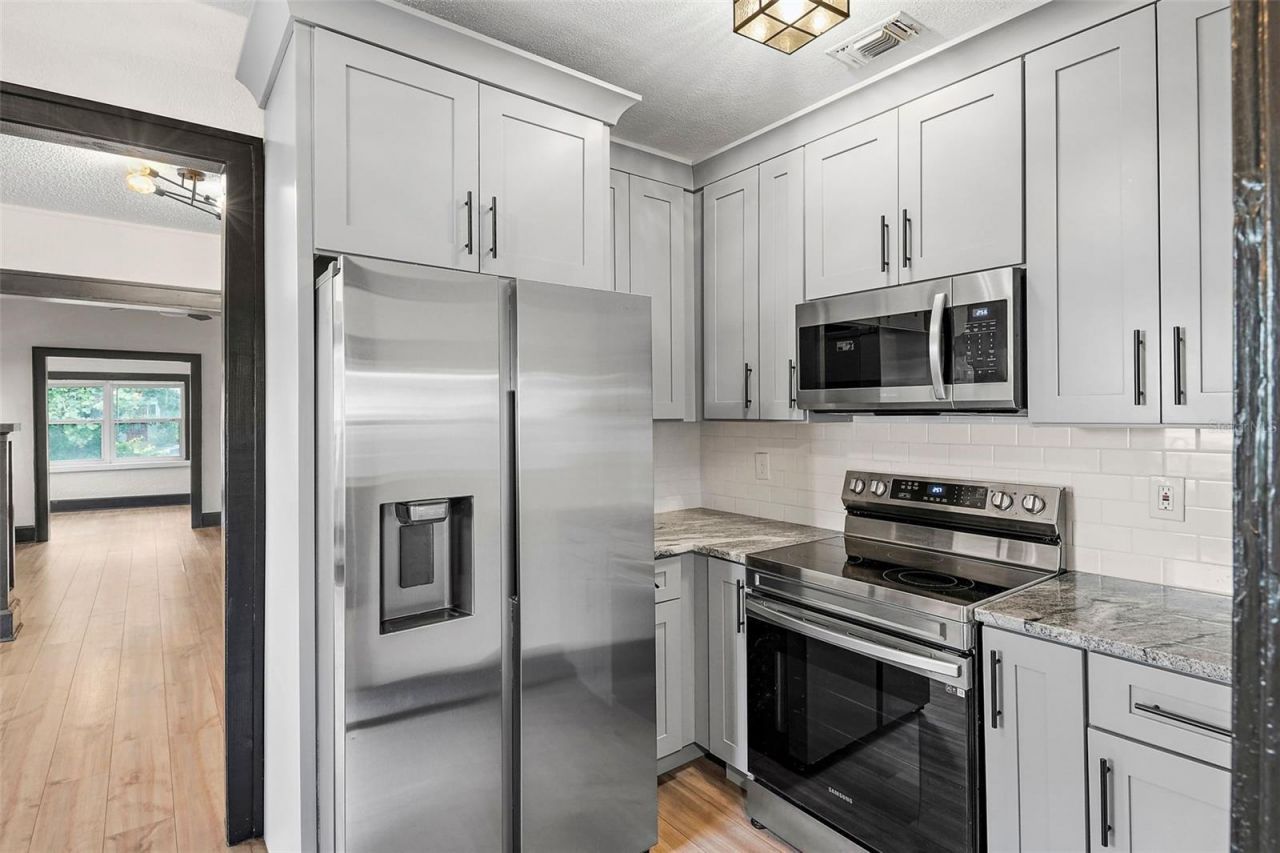 2111 Burlington Avenue N, Saint Petersburg, FL 33713 Photo