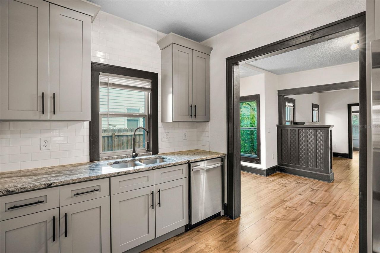 2111 Burlington Avenue N, Saint Petersburg, FL 33713 Photo