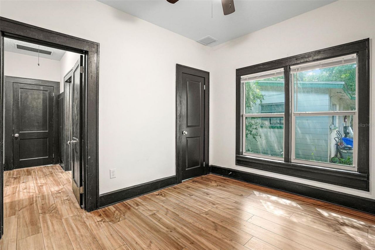 2111 Burlington Avenue N, Saint Petersburg, FL 33713 Photo