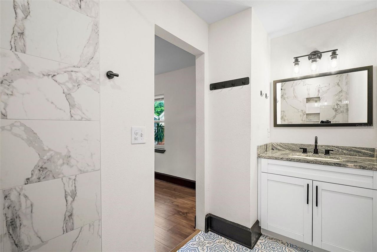 2111 Burlington Avenue N, Saint Petersburg, FL 33713 Photo