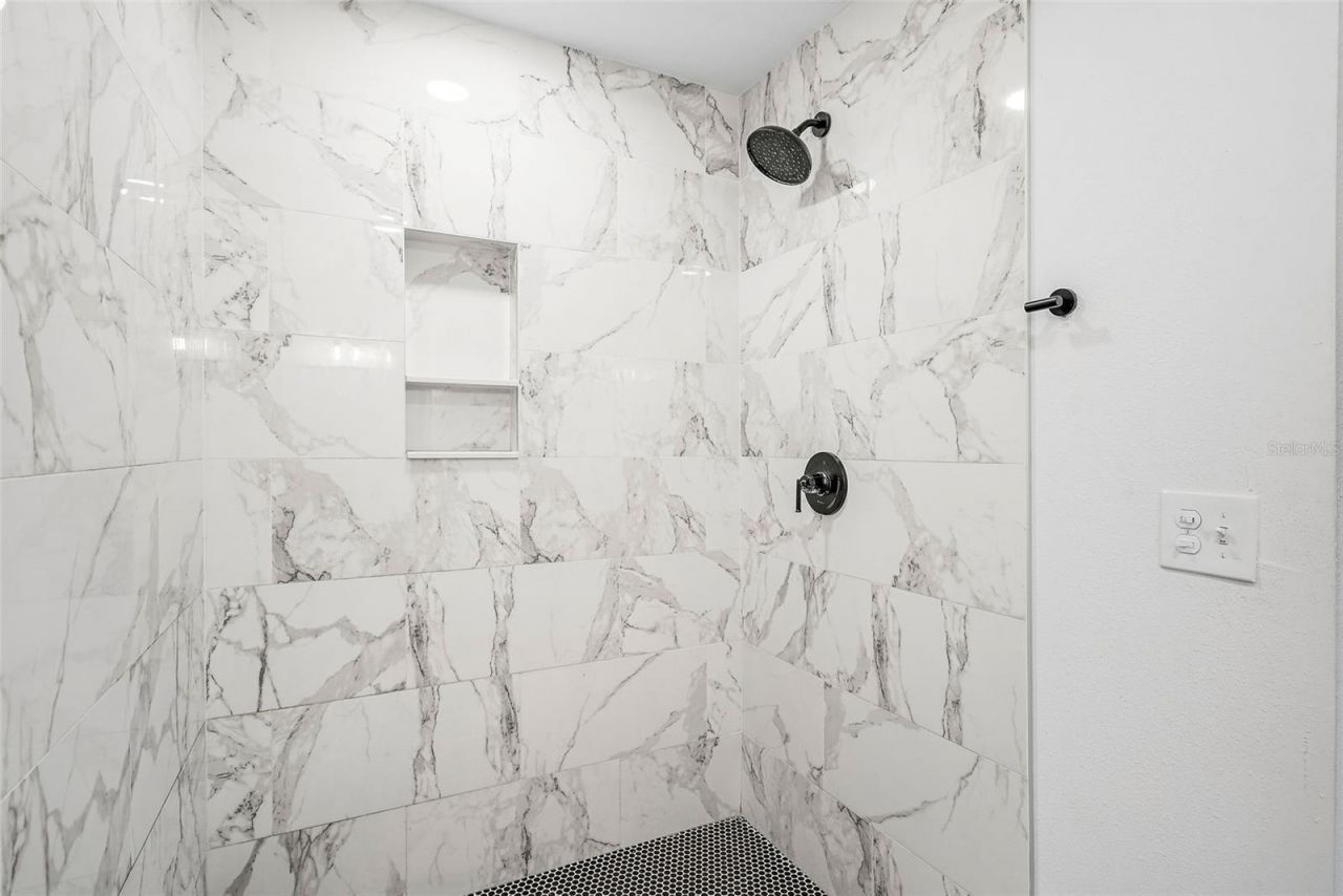 2111 Burlington Avenue N, Saint Petersburg, FL 33713 Photo