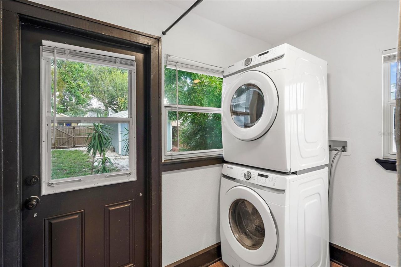 2111 Burlington Avenue N, Saint Petersburg, FL 33713 Photo