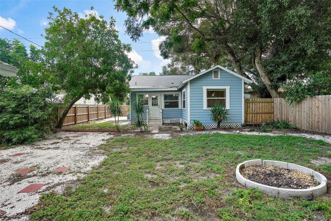 2111 Burlington Avenue N, Saint Petersburg, FL 33713 Photo