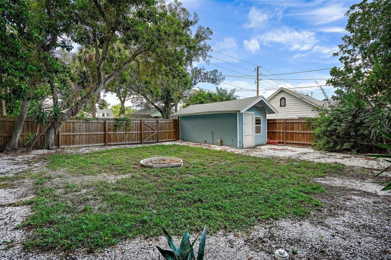 2111 Burlington Avenue N, Saint Petersburg, FL 33713 Photo