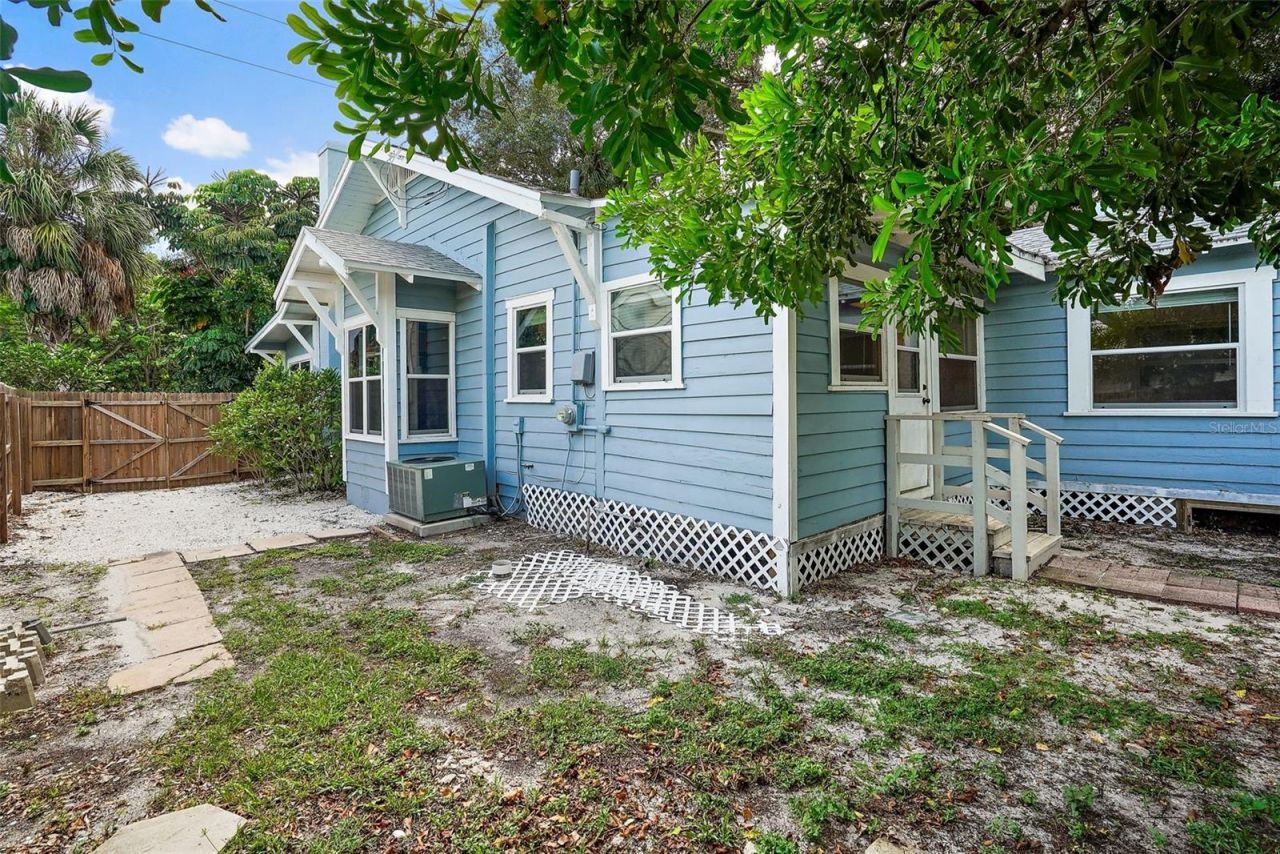 2111 Burlington Avenue N, Saint Petersburg, FL 33713 Photo