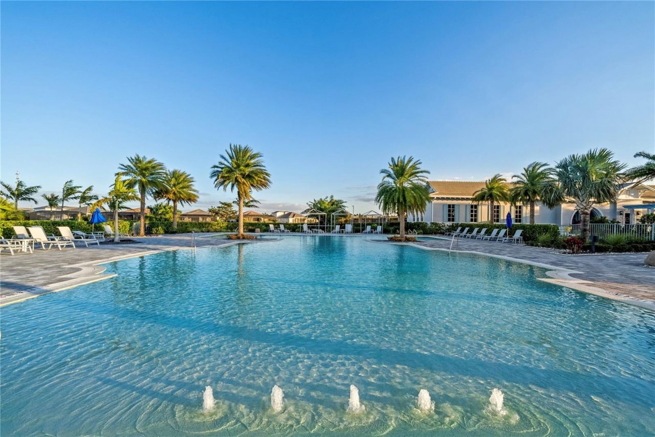 8154 Redonda Loop, Lakewood Ranch, FL 34202 Photo