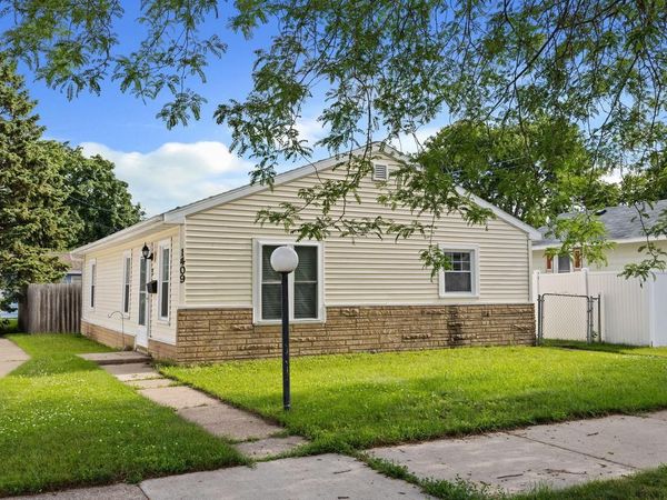 1409 Salem ROAD, La Crosse, WI 54603