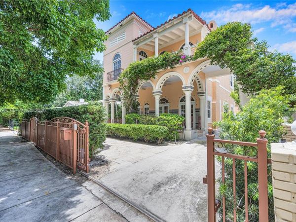 30 NE 44th St, Miami, FL 33137