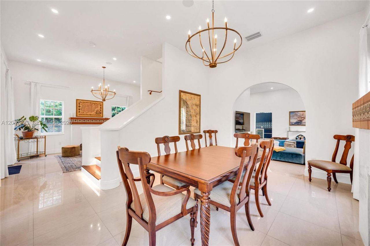 30 NE 44th St, Miami, FL 33137 Photo