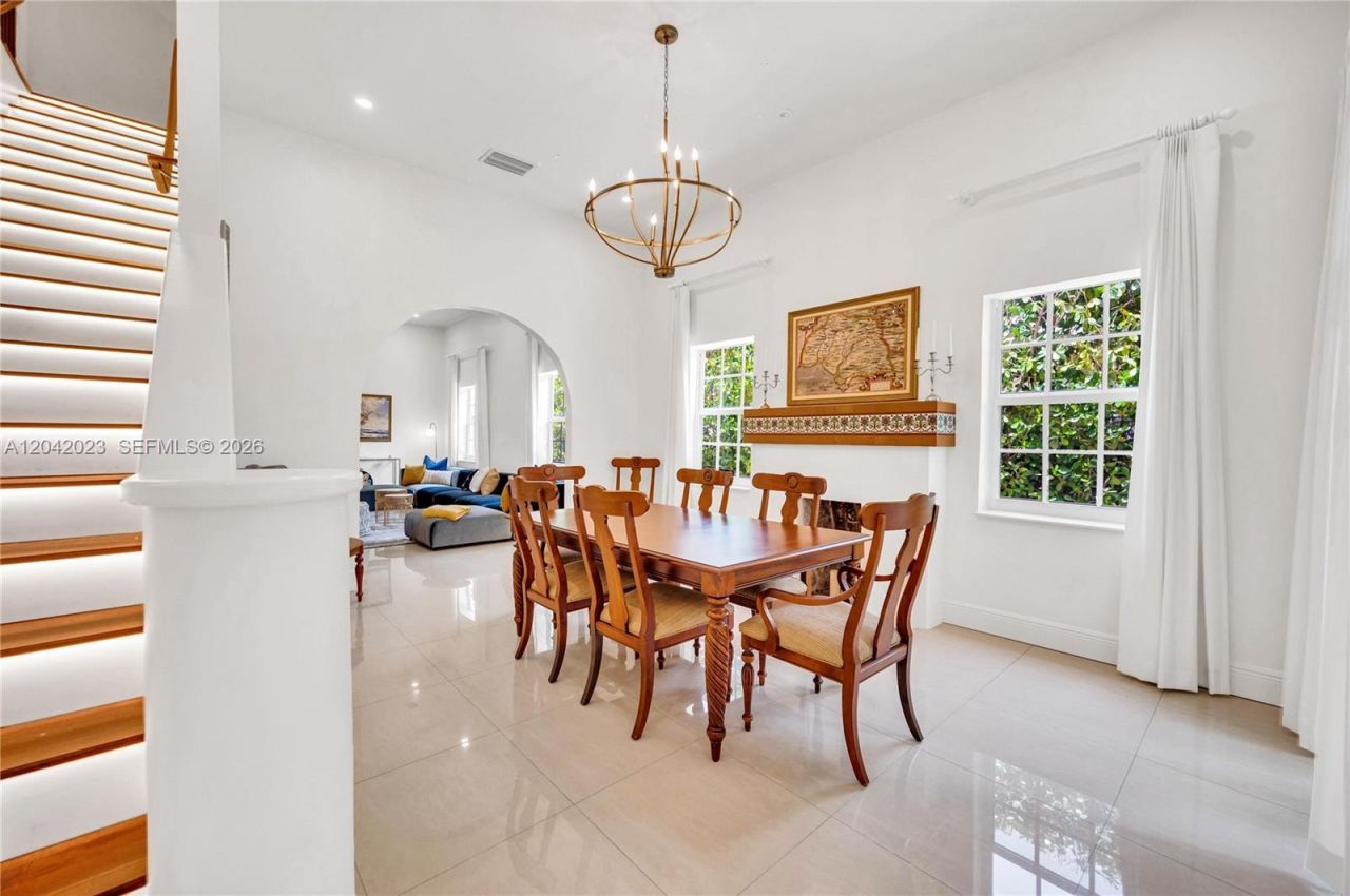 30 NE 44th St, Miami, FL 33137 Photo