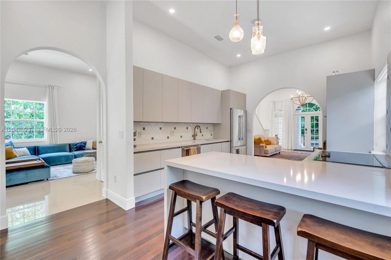 30 NE 44th St, Miami, FL 33137 Photo