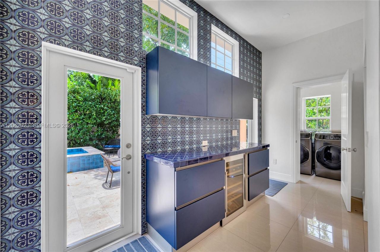 30 NE 44th St, Miami, FL 33137 Photo
